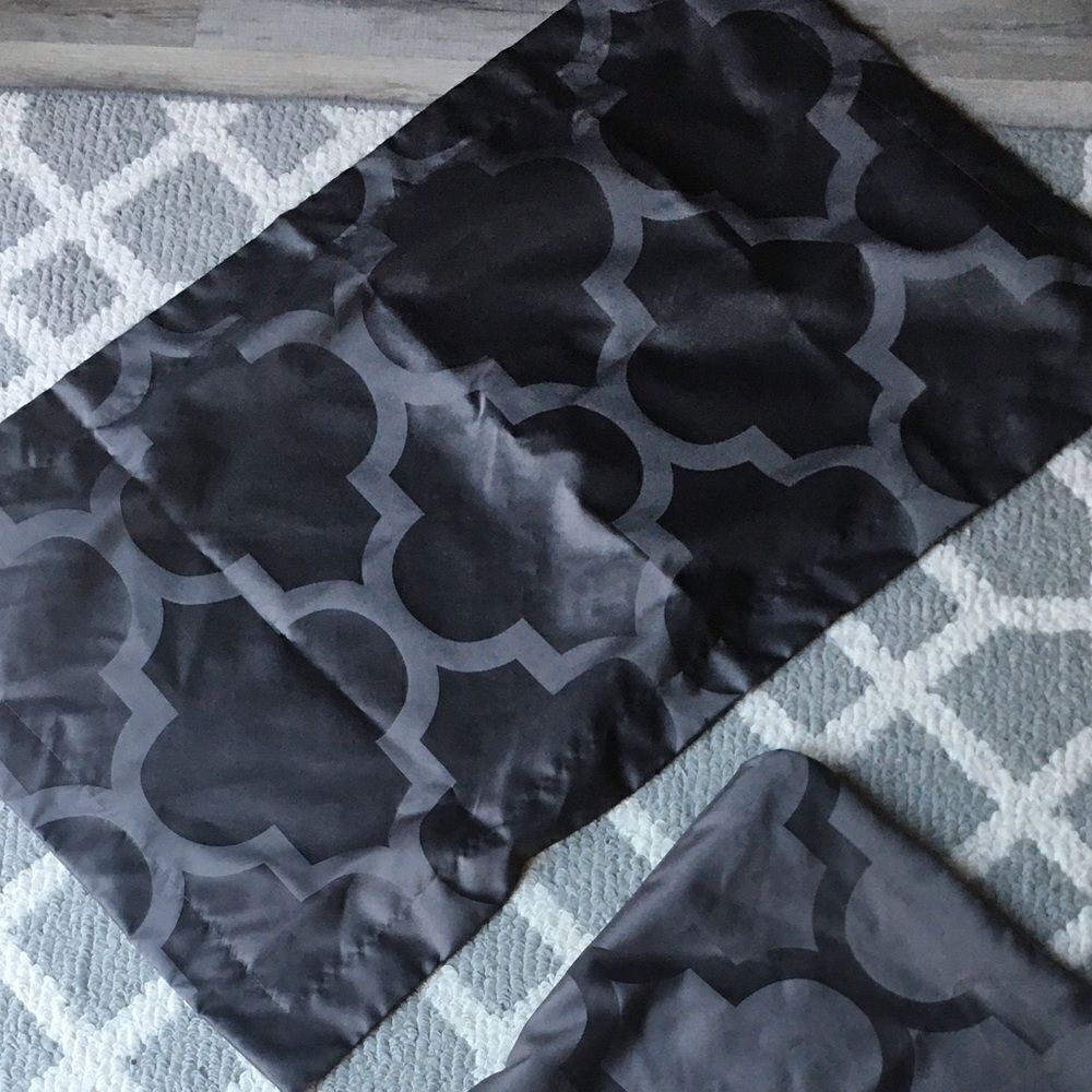 Pair of Shams  - Picture 2 of 12